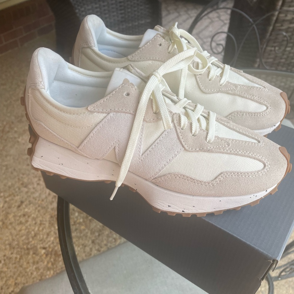 Women’s New Balance 327 Turtledove/Angora Sz 7.5